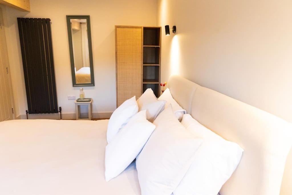 Amarelo Apartment, Central Charlbury, 1 Super King Bed Exterior photo